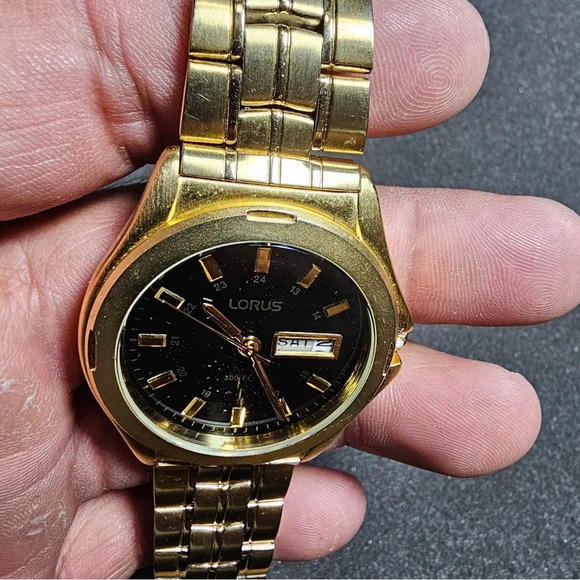 Lorus Mens Quartz Watch Gold Tone Black Day Date Dial LR 0241 WR 30M working - Picture 3 of 9